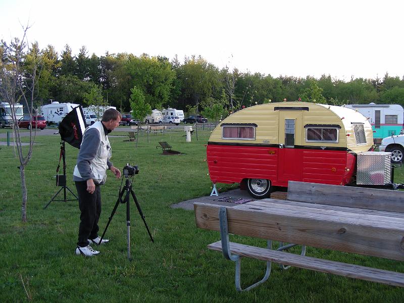 DSCN2892.JPG - Doug Keister photographer and author of a number of RV related books. Is taking a group photo next to a tiny trailer.

www.douglaskeister.com